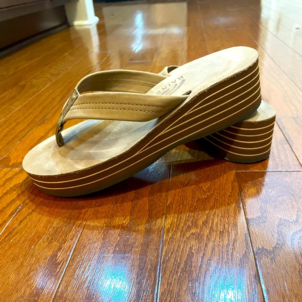 Rainbow sandals size (9.5-10.5)